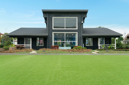 Balcony planter arrangement